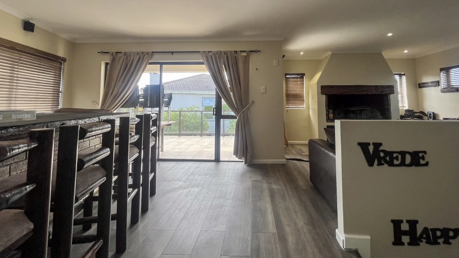 To Let 4 Bedroom Property for Rent in Country Club Western Cape